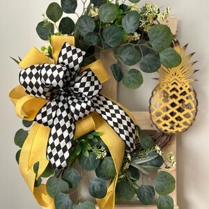 Yellow and Black Checkered Wreath